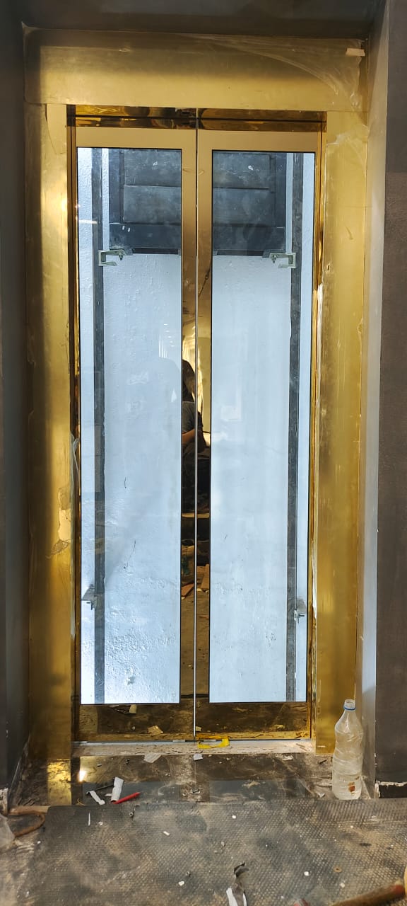Gold Color Big Vision Glass Door Residential Lift